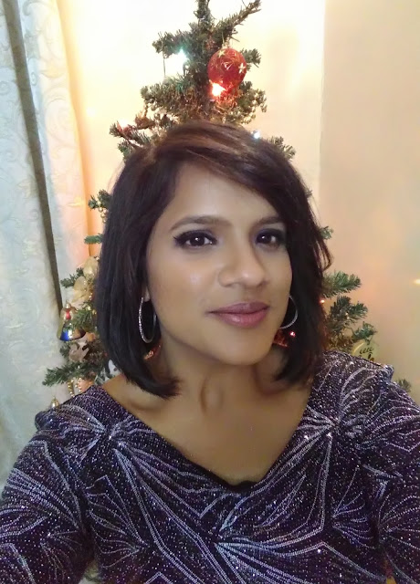 Dayle Pereira of the blog Style File reviews the ASUS Zenfone 2 Laser smartphone with a picture taken by the phone camera of a selfie with my Christmas outfit of the day