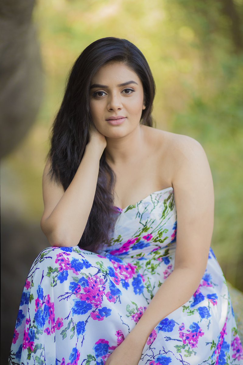 Actress Sreemukhi Latest HD Images