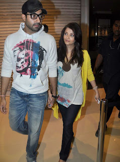 Aishwarya Rai Pregnant photos with abhishekh bachan