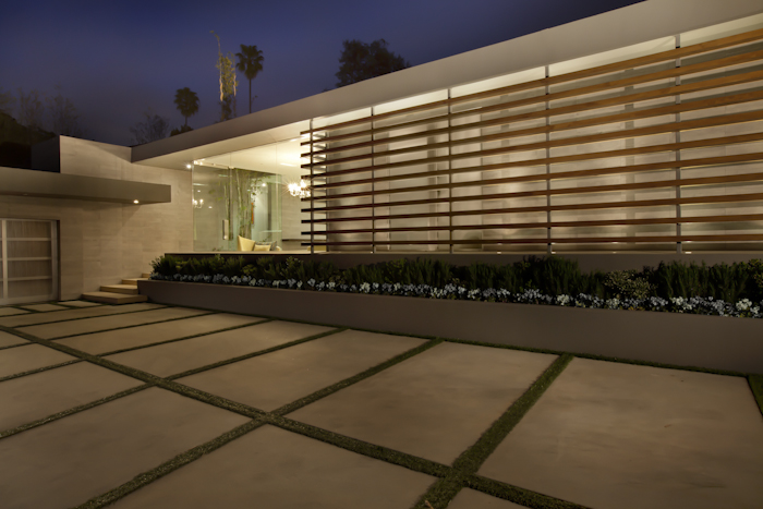 Beautiful Modern Home by Shubin + Donaldson Architects at night
