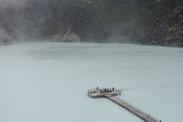 kawah putih ciwidey bandung jawa barat