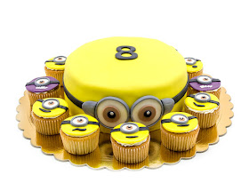 Minion cake and cupcakes Torta minioni in kolački blog shot