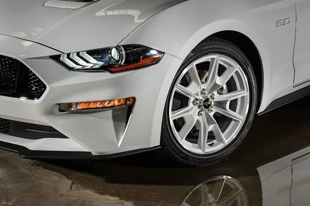 Mustang Ice White Cool Edition / AutosMk