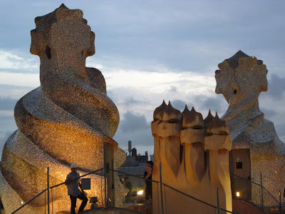 Chimneys-shaped warriors of Casa Milà