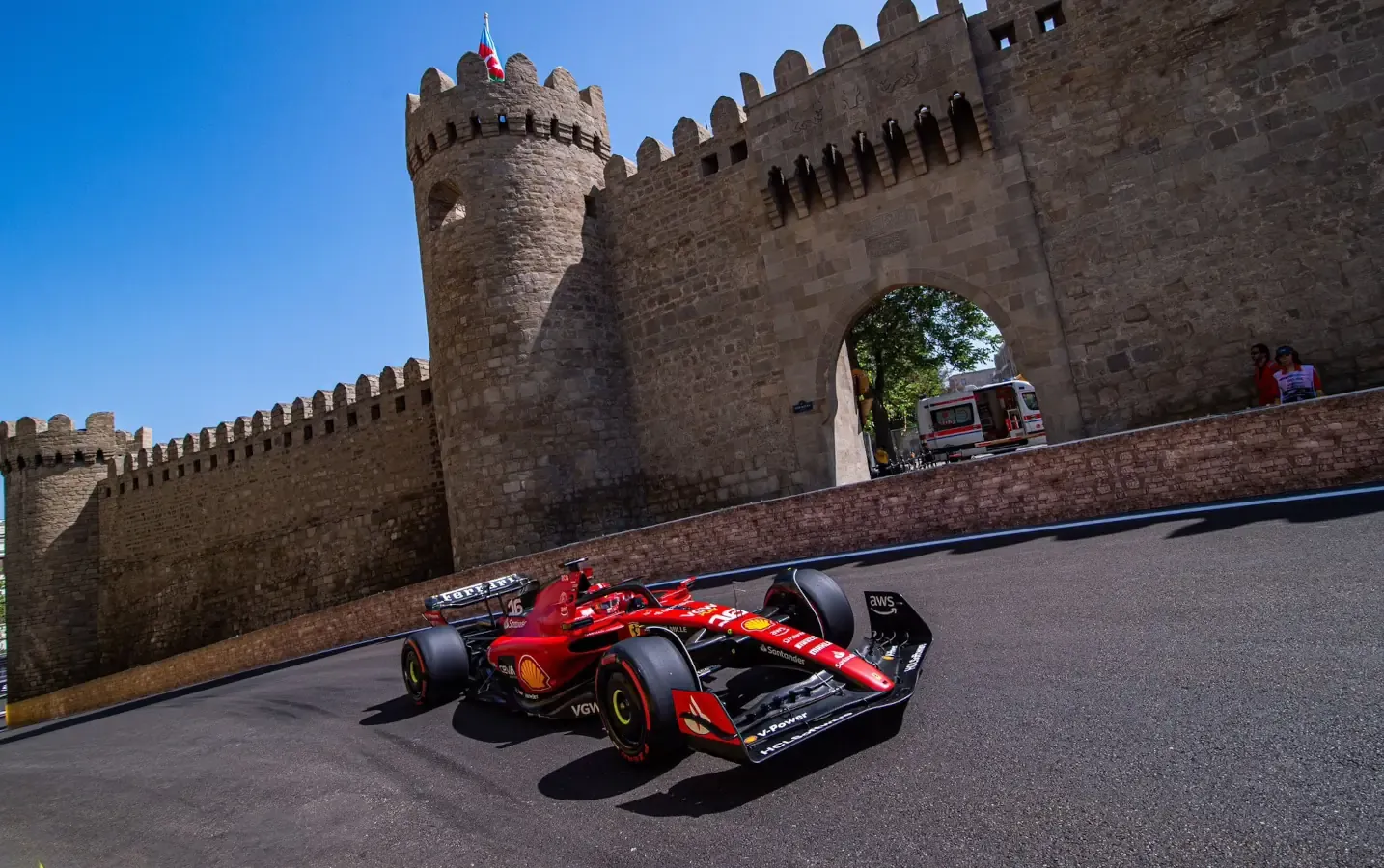 Charles Leclerc conquista la pole del gran premio dell'Azerbaigian 2023