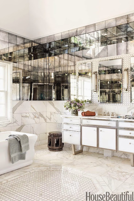 mirrored walls in whit bathroom