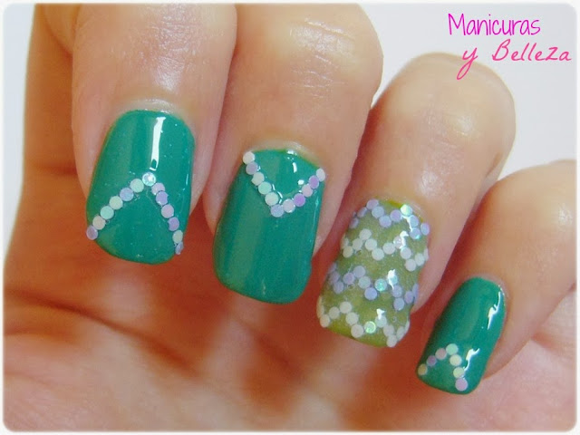 Manicura chevron verde con glequins redondos uñas Nail art green nails Masglo Indomable Fiestera