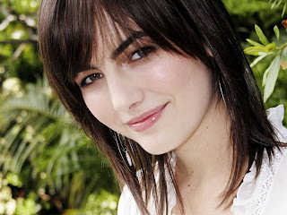 Free wallpapers without watermarks of Camilla Belle at Fullwalls.blogspot.com