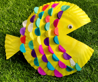 Rainbow fish craft idea for kids. Paper plate fish for kids. Paper plate craft ideas for kids.