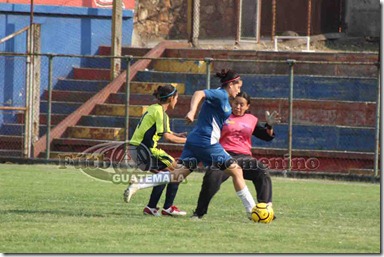 ultima jugadora de unifut y portera katherine lopez comete falta es expulsada al 57