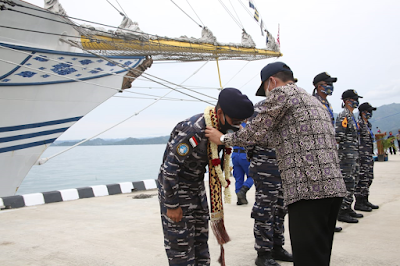 Satgas Pelayaran KRI Bima Suci saat diterima pejabat daerah di Lampung