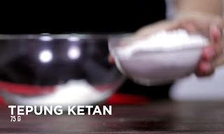 Jika kamu penggemar berat jajanan terlebih jajanan modern, kamu patut mencoba jajanan satu ini nih, Mochi Gulung! Yuk langsung buat! Resep lengkap bagaimana cara membuat Mochi Gulung dapat anda lihat pada video berikut.  27 Juli, 2017, Masak TV.