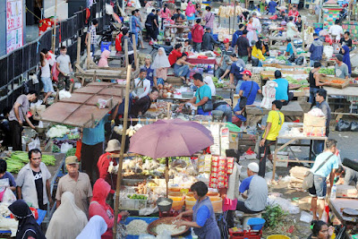 Macam –Macam Pasar Output Menurut Bentuknya : Pasar Persaingan Sempurna dan Pasar Persaingan Tidak Sempurna (Pasar Monopoli, Oligopoli, Monopolistik, Monopsoni, dan Oligopsoni)