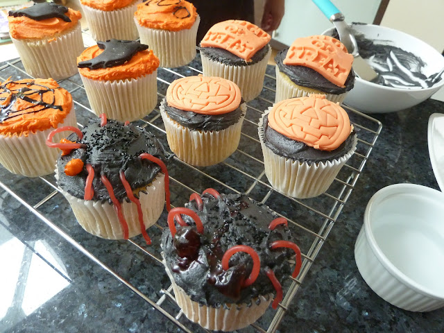 Halloween Cupcakes www.howtomakecakes.co.uk 