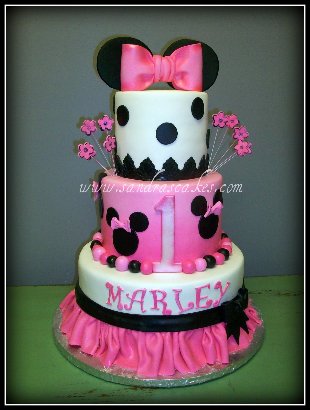 10 Cutest Minnie Mouse Cakes Everyone Will Love - Pretty ...