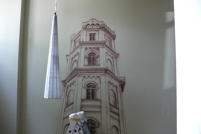 Malowanie obrazu Malowanie obrazu bezpośrednio na ścianie, motyw architektury w malarstwie, perspektywa