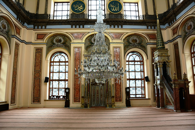 Dolmabahce Mosque Istanbul Chandelier