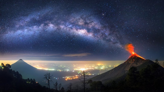 Awesome picture of Volcano looks like erupting into the Milky Way