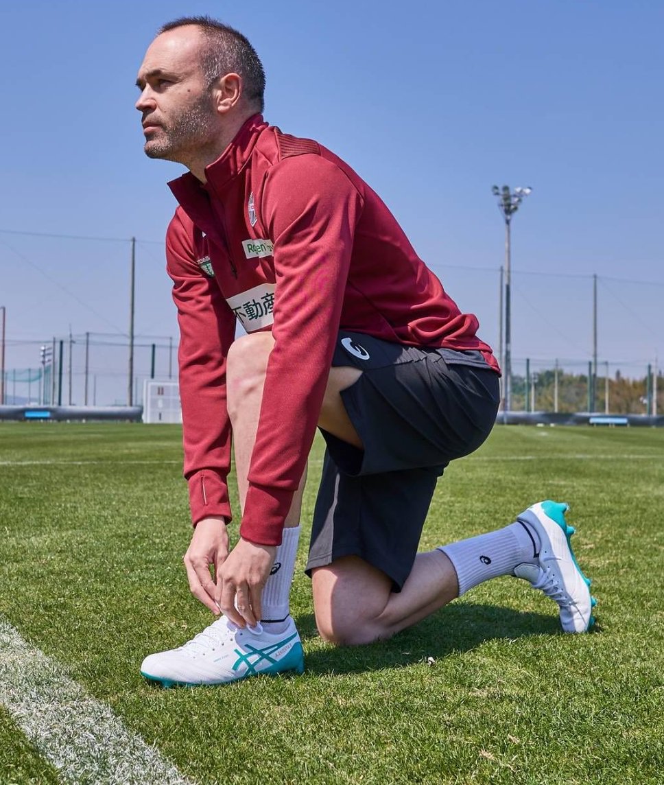 White Emerald Green Asics Ds Light X Fly 4 Andres Iniesta 19 Signature Boots Released Footy Headlines