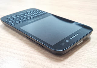 Desain BlackBerry Q5