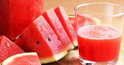 Beneficios de comer sandía. Dietas de control de peso. La sandía está compuesta de de un 92% de agua.