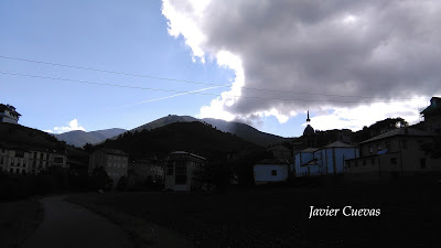 Juegos de nubes sobre La Puela. Grupo Ultramar Acuarelistas