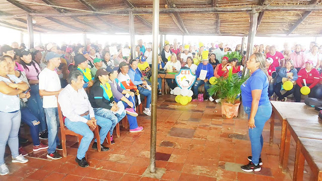 DOCENTES DE CARORA NO ABANDONAN LA CALLE