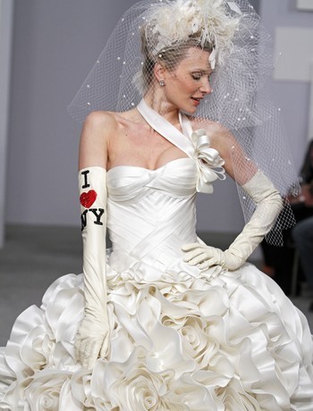  4 Pnina loves corsets Usually fitted gowns like the one shown below 