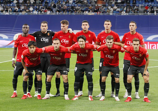 R. C. D. MALLORCA. Temporada 2021-22. Lago Junior, Manolo Reina, Matthew Hoppe, Rodrigo Battaglia. Martin Valjent, Josep Antoni Gayá. Kubo, Joan Sastre, Kang-In Lee, Aleix Febas, Brian Oliván. REAL MADRID C. F. 6 R. C. D. MALLORCA 1. 22/09/2021. Campeonato de Liga de 1ª División, jornada 6. Madrid, estadio Santiago Bernabeu: 20.113 espectadores. GOLES: 1-0: 3’, Benzema. 2-0: 23’, Marco Asensio. 2-1: 24’, Kang-In Lee. 3-1: 29’, Marco Asensio. 4-1: 55’, Marco Asensio. 5-1: 78’, Benzema. 6-1: 84’, Isco.