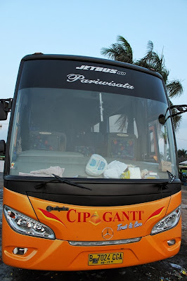 Foto Bus Cipa Ganti Orange