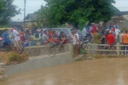 Seorang Warga Hilang Terseret Banjir Luapan Sungai Avur Di Tuban