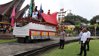 Kapolres Toraja Utara Hadiri Acara Lomba Hias Mobil di Rangkaian Syukuran