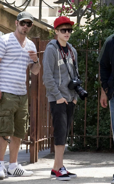 justin bieber israel paparazzi. justin bieber in israel 2011