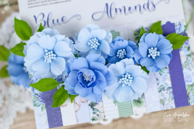 Ręcznie robinie kwiaty z tkaniny do kolekcji Blue Almonds LemonCraft.