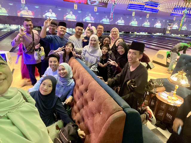 Main Bowling Pakai Baju Raya?