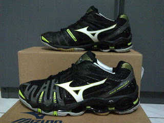 Mizuno Wave Tornado 8