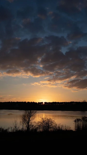 Plano de Fundo Linda Imagem Nuvens, Lago, Pôr do Sol, Crepúsculo.