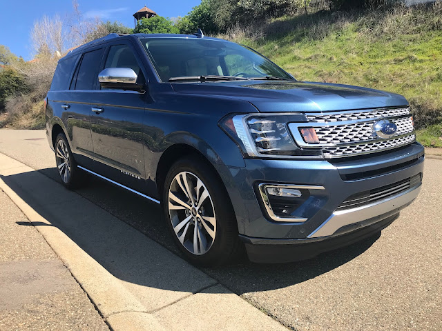 Front 3/4 view of 2020 Ford Expedition Platinum