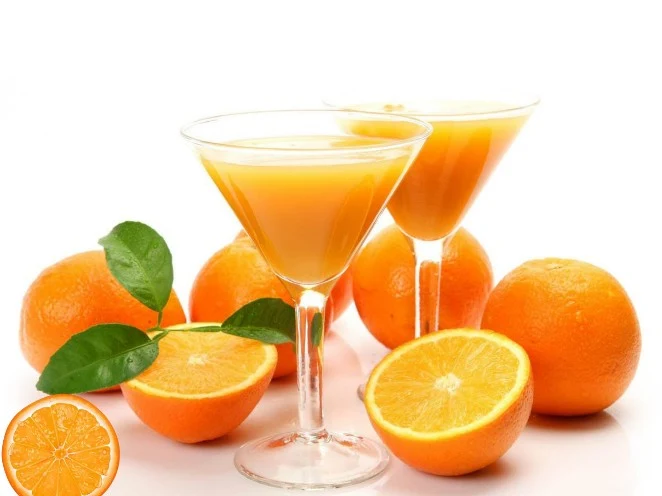 عصير البرتقال وهو ما ينتج من عصير عند عصر البرتقال. يعد عصير البرتقال مصدراً ممتازاً للفيتامين سي