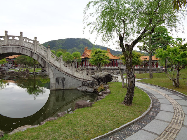 中国庭園の燕趙園の七星橋