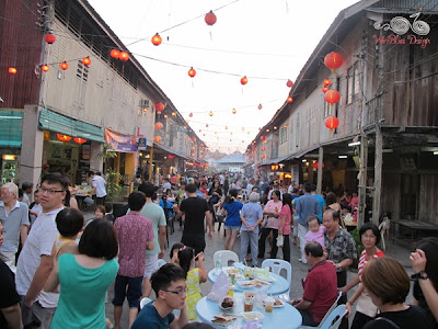 Siniawan Bazaar Night Market at the other end