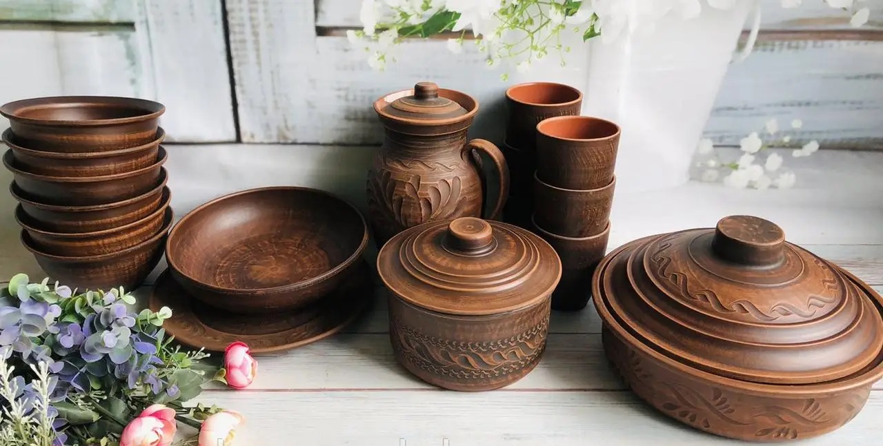 What Are The Advantages Of Using Clay Or Earthenware Cookware?