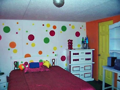dinding kamar motif polka dots