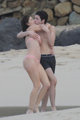 stephanie seymour bikini kiss son