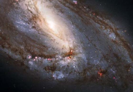 La plupart des galaxies sont agglutinées en groupes ou en grappes