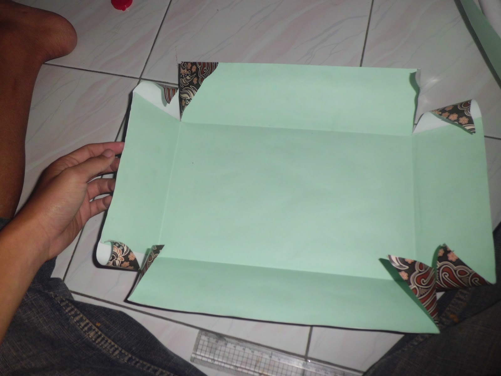Cara membuat kotak  kado tema batik Pripun Carane