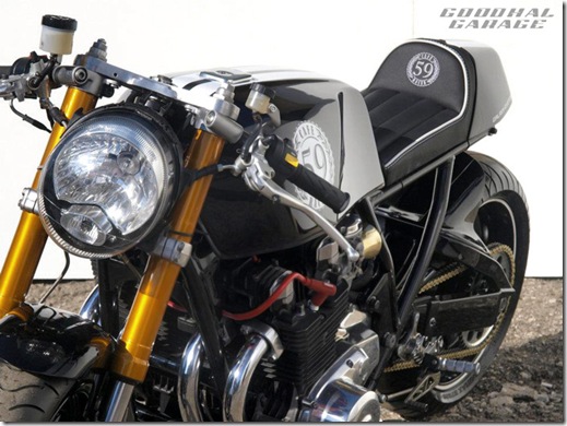 Galaxy-Z1000-Cafe-Front-L-MCU-700