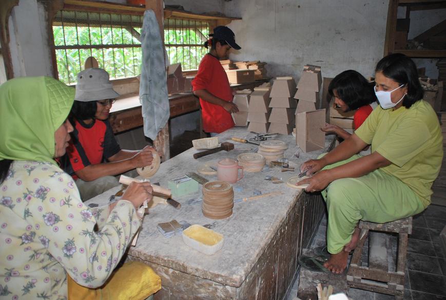  Kerajinan  Kayu  Rejoso yang Terus Eksis