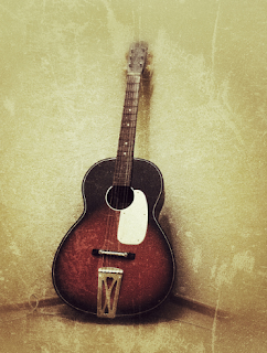 silent night come want to remove all desire without fatigue I saw an old guitar in the corner of the wall standing long untouched ..