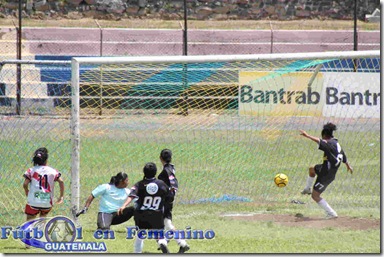 balon adentro del portico de ruth guzman portera de cremas. (1)